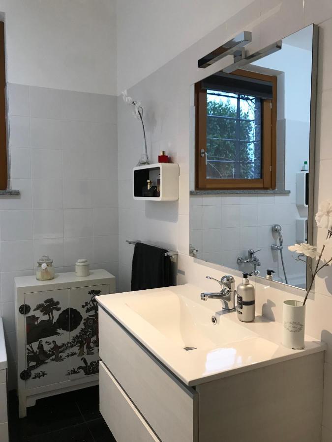 Armonie Del Lago - Lakeview Retreat With Private Garden, Pool & Jacuzzi Baveno Bilik gambar